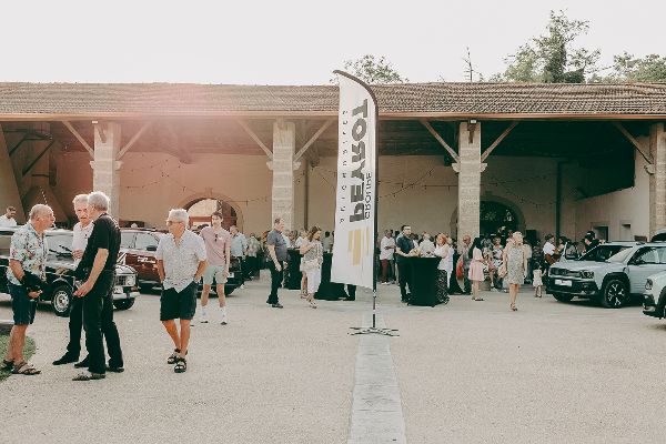 Domaine la Grande Canague - évènement professionnel - lancement de la renault 4